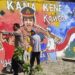 Ajak pemilih pemula sukseskan pemilukada, Kapolsek Plemahan ajak pelajar mural pemilu damai dan tolak hoax