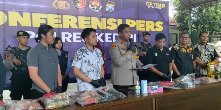 Polres Kediri Rilis Tersangka Kasus Keracunan Massal Acara Pengajian di Krecek Badas, Ini Motifnya