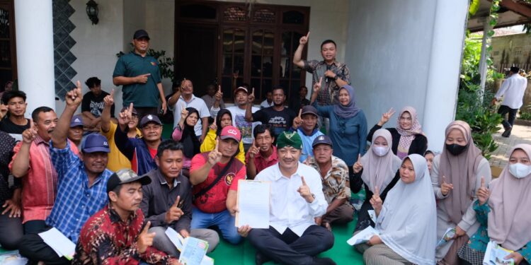 Pastikan Program Pembangunan Dusun Rp300-500 Juta Terealisasi, Cabup Kediri Deny Widyanarko Jalin Kontrak Politik dengan Warga