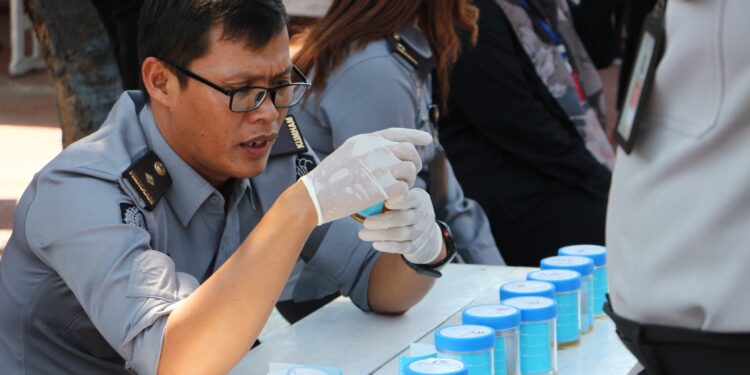 Lapas I Madiun Gelar Tes Urin Secara Acak untuk Cegah Penyalahgunaan Narkotika