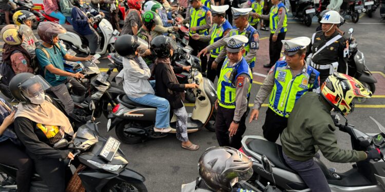 Ratusan Kendaraan Terjaring Razia Operasi Zebra Semeru di Kota Kediri