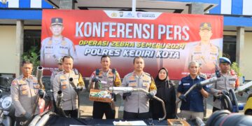 Polres Kediri Kota Tindak Ribuan Pelanggar Ops Zebra Semeru, Dan Musnahkan Belasan Knalpot Brong