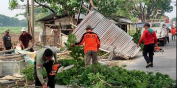 Angin Kencang Terjang 2 Kecamatan Di Kabupaten Kediri, Ini Dampak Kerusakannya