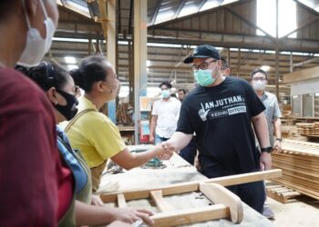 Mas Dhito Kunjungi Pabrik, Karyawan Pabrik Sebut Programnya Bermanfaat Bagi Masyarakat Kecil