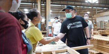 Mas Dhito Kunjungi Pabrik, Karyawan Pabrik Sebut Programnya Bermanfaat Bagi Masyarakat Kecil