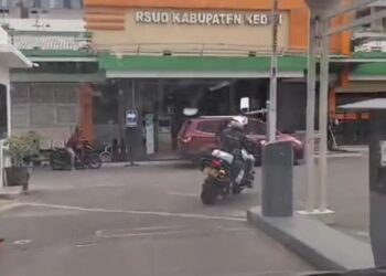 Viral, Akan Patroli Cipta Kondisi, Anggota Polres Kediri Justru Kawal Pasien Ke Rumah Sakit