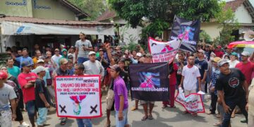 Ketua LMDH Ingkari Hasil Kesepakatan, Warga Satak Kembali Geruduk Kantor Kecamatan Puncu.