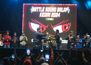 Ribuan Orang Sambut Meriah Kedatangan Mas Dhito di Aksi Battle Sound Horeg