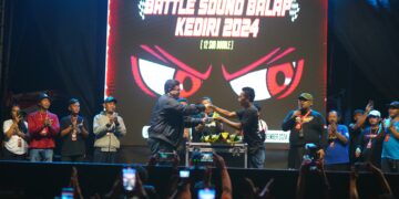 Ribuan Orang Sambut Meriah Kedatangan Mas Dhito di Aksi Battle Sound Horeg