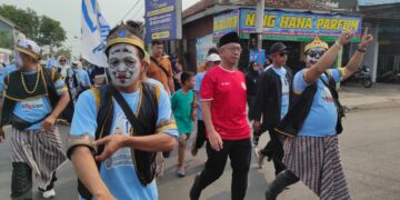 Calon Wakil Wali Kota Kediri Gus Qowim Door to Door Sapa Warga Sambil Bawa Makan Siang Gratis