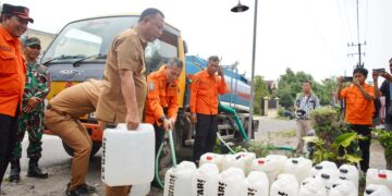 Bantu Warga, Pemkab Kediri Salurkan 60 Ribu Liter Air Bersih Di Desa Sepawon