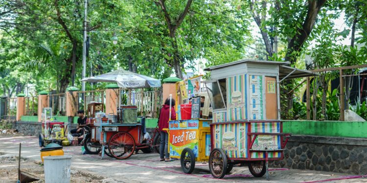 Wujudkan Kawasan Tertib Lalu Lintas, Puluhan PKL Jalan Brawijaya Resmi Pindah ke Taman Brantas