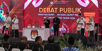 Debat Publik Pilkada, Dhito : Kami Akan Berikan Reward Penangkap Money Politic, Deny : Kita Akan Serahkan Pengisian Perangkat Desa Ke Kades