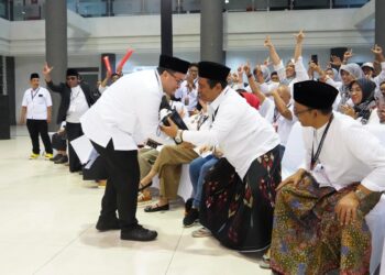 Debat Publik, Mas Dhito Kenakan Sepatu Produk UMKM Kecamatan Wates