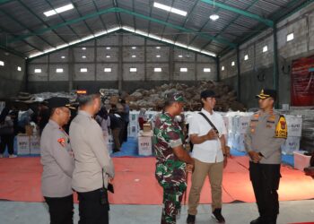 Kapolres Kediri Kota Bersama Dandim 0809 Kediri Cek Kesiapan Logistik Pilkada 2024 di Gudang KPU
