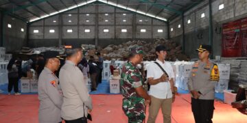 Kapolres Kediri Kota Bersama Dandim 0809 Kediri Cek Kesiapan Logistik Pilkada 2024 di Gudang KPU