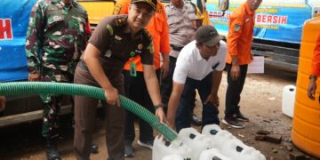 Sosialisasikan Program Jaksa Jaga Desa, Kejaksaan Negeri Kabupaten Kediri Berikan Bantuan Air Bersih Di Ponggok