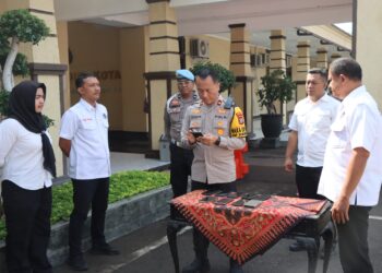 Wakapolres Kediri Kota Periksa Handphone Anggotanya Mendadak, Ini Tujuannya