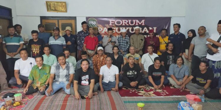 Puluhan Relawan Paslon 01 Beralih Dukung Mas Dhito – Mbak Dewi di Pilkada Kabupaten Kediri, Ini Penyebabnya