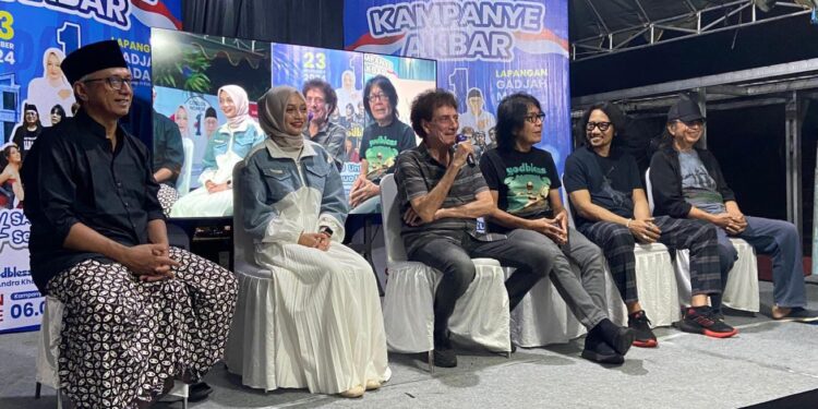 God Bless Titip Kemajuan Musik Rock Kota Kediri Kepada Mbak Vinanda – Gus Qowim