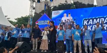 Kampanye Akbar Vinanda – Gus Qowim Bareng God Bless di Kediri Pecah, 5000 Warga Tumplek Blek