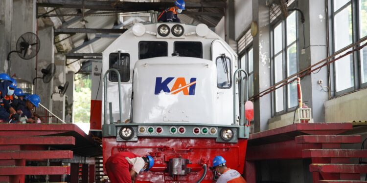 PT KAI DAOP 7 Madiun Siapkan 10 Lokomotif dan 76 Armada Kereta untuk Angkutan Natal dan Tahun Baru