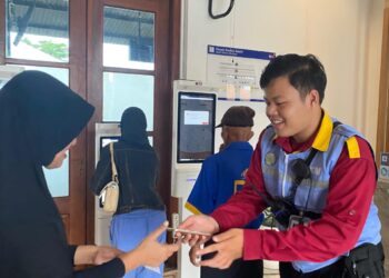 Semarak Nataru, KAI Daop 7 Tingkatkan Pelayanan dengan Petugas Ekstra dan Dukungan Railfans