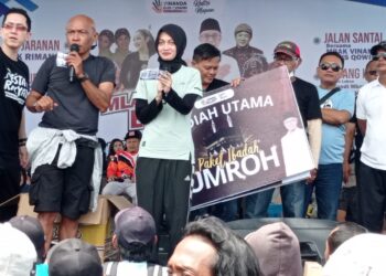Ribuan Warga Kota Kediri Jalan Sehat Bareng Walikota Terpilih Mbak Vinanda – Gus Qowim