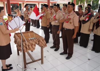 Mbak Cicha Lantik Pengurus Baru Gerakan Pramuka Ranting Pare