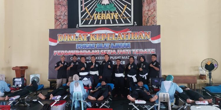 Ratusan Pesilat PSHT Kota Kediri Ikuti Donor Darah Di Padepokan