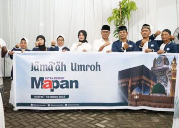 Berangkatkan Umroh Relawan, Mbak Vinanda-Gus Qowim Titip Doa untuk Kota Kediri