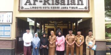 Kunjungi Pengasuh PPST Ar Risalah Lirboyo, Mbak Vinanda dan Gus Qowim Pererat Silaturahmi Bangun Kota Kediri