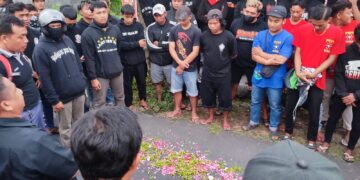 Tuntut Keadilan dan Transparansi Penegak Hukum, Ratusan Anggota PSHT Gelar Aksi Tabur Bunga dan Doa Bersama.