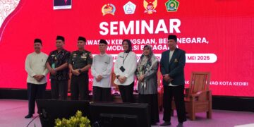 Peringati Harkitnas, ratusan santri Kota Kediri mendapatkan wawasan kebangsaan dari Dandim dan Kemenag