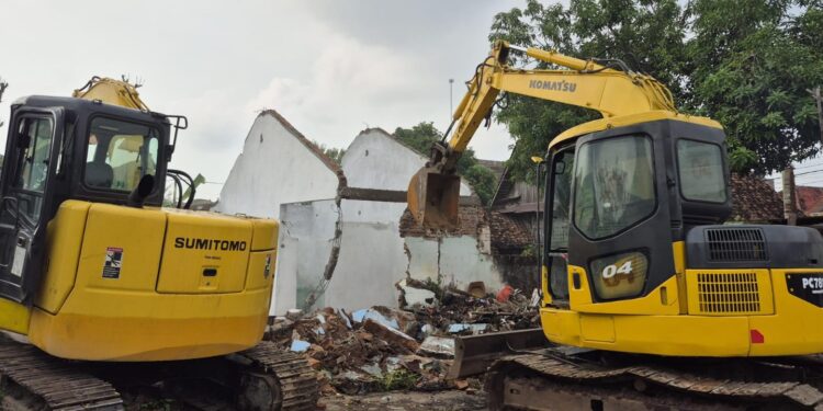 Tingkatkan Fasilitas Pelayanan Pelanggan, KAI Daop 7 Madiun Tertibkan Aset Negara