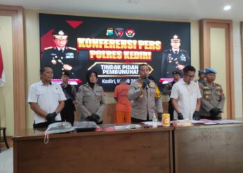 Cemburu Pria Kediri Habisi Kekasihnya di Atas Motor