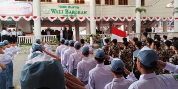 Ribuan santri Ponpes Wali Barokah Kediri gelar upacara HUT RI dan siap berkontribusi untuk Bangsa​