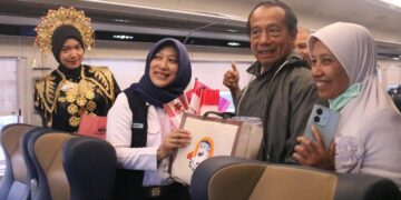 KAI Daop 7 Madiun Ajak Pelanggan Rayakan HUT ke-80 RI di Stasiun dan di Atas Kereta Api