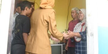 Mbak Wali Beri Motivasi Anak Putus Sekolah di Ngampel, Ajak Kembali Sekolah Raih Cita-cita