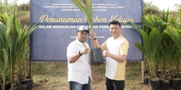 Dukung Ketahanan Pangan, Imigrasi Kediri Lakukan Penanaman Pohon Kelapa