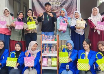 Mahasiswa UNP Kediri Hidupkan Ekonomi Dan Budaya Desa Manggis Lewat Program 8 Pojok