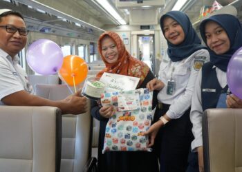 HUT ke 80, KAI Daop 7 Madiun Tebar Semangat “Semakin Melayani”