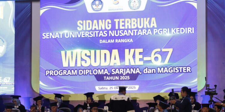 UNP Kediri Cetak Lulusan Berprestasi, Dua Wisudawan Torehkan IPK Nyaris Sempurna