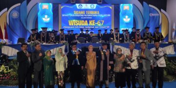 Anak Penjahit Raih IPK Sempurna 4.00 di Wisuda UNP Kediri, Simak Kunci Suksesnya​
