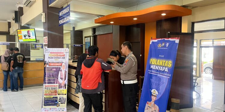 Polres Kediri Kota Gencarkan Program “Polantas Menyapa” Guna Bangun Kepercayaan Publik