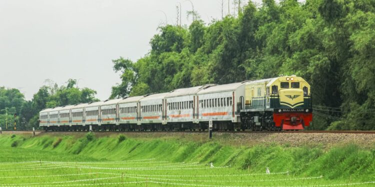 KAI Daop 7 Madiun Buka Pemesanan Tiket Untuk Perjalanan Mulai 1 Desember 2025.