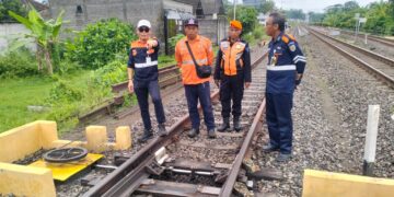 Minimalisir Potensi Bahaya, KAI Daop 7 Madiun Periksa Jalur Talun–Garum Di Blitar