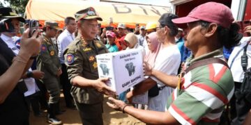 Menteri Dalam Negeri Tinjau Korban Longsor Di Majenang