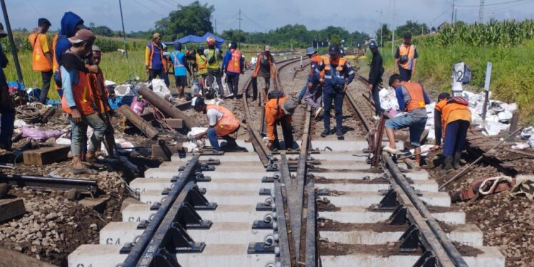 KAI Daop 7 Madiun Lakukan Penggantian Wesel, Untuk Tingkatkan Keselamatan Perjalanan KA
