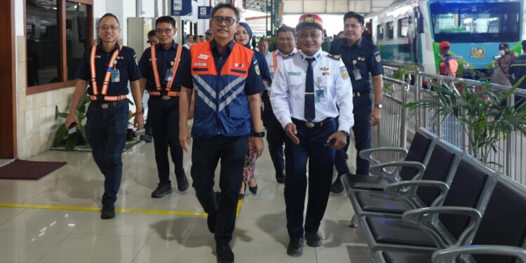 Pastikan Kesiapan Angkutan Nataru 2025/2026, Direksi KAI Lakukan Inspeksi di Wilayah Daop 7 Madiun